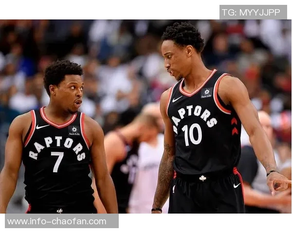 猛龙全场球迷热烈致敬洛瑞绝对功臣在垃圾时间重返赛场引发掌声