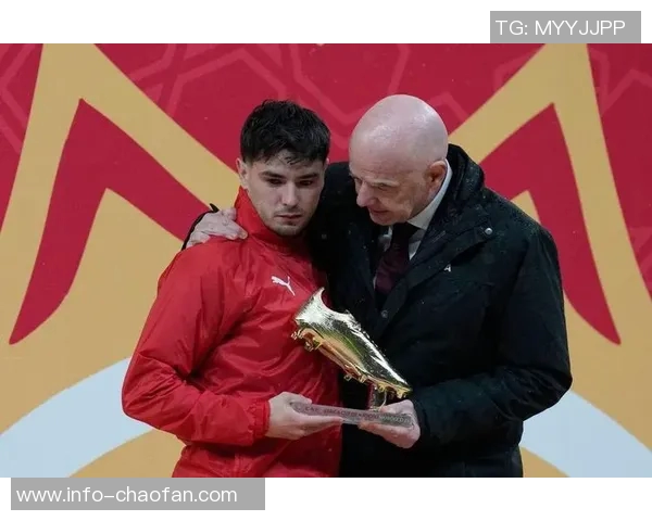 迪亚斯罚失关键点球仍获超30万条鼓励信息展现球迷支持 迪亚斯罚失关键点球仍获超30万条鼓励信息展现球迷支持